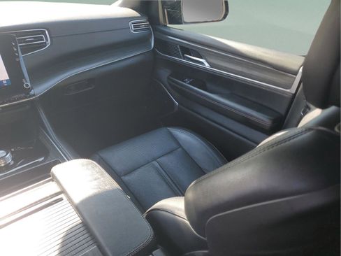 Used 2024 Jeep Wagoneer Series II w/ Flexible Seating Group RWD image 11