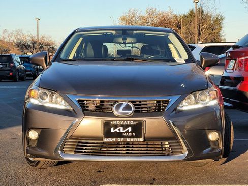 Used 2017 Lexus CT 200h image 2