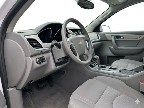 Used 2017 Chevrolet Traverse LS image 3