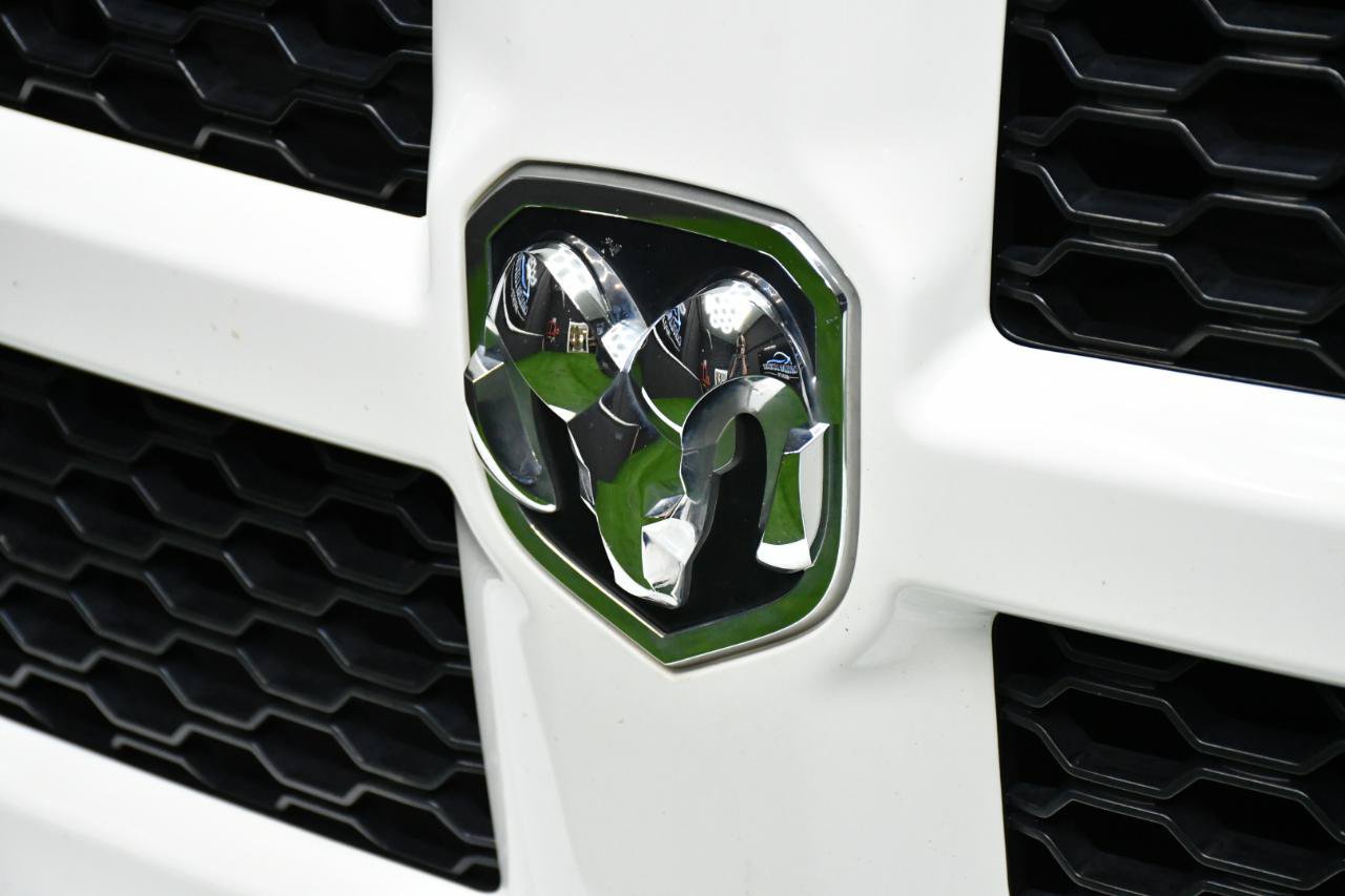Used 2017 RAM 1500 Express AWD/4WD image 2