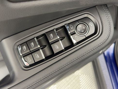 Certified 2026 Porsche Macan AWD/4WD image 13