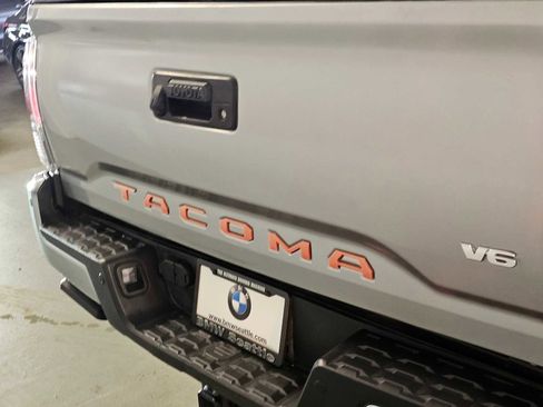 Used 2022 Toyota Tacoma TRD Sport w/ Technology Package image 7