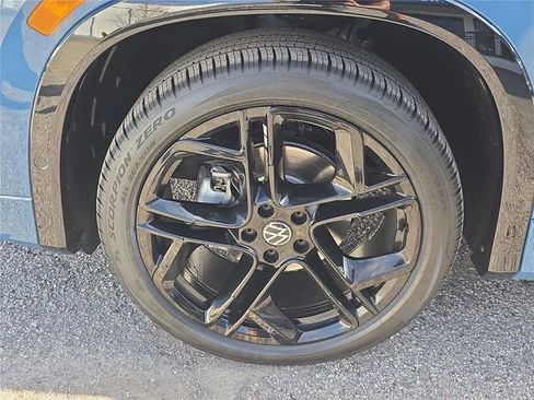 New 2026 Volkswagen Tiguan SE R-Line image 9