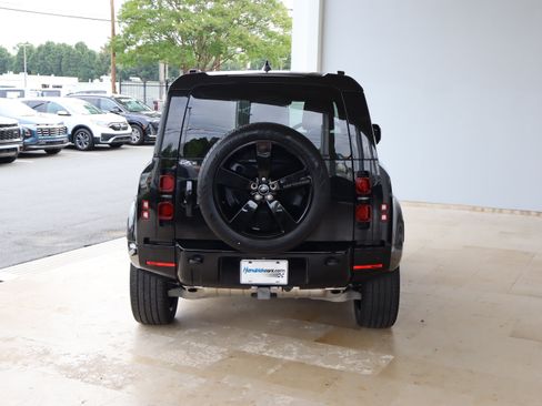 Used 2024 Land Rover Defender 90 X-Dynamic SE AWD/4WD image 9