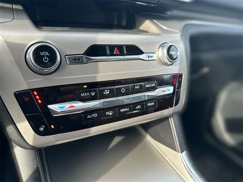 Used 2022 Ford Explorer XLT w/ Equipment Group 202A image 17