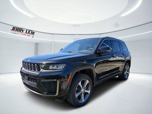 New 2026 Jeep Grand Cherokee Limited AWD/4WD image 7