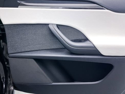 Used 2022 Tesla Model X Plaid image 31