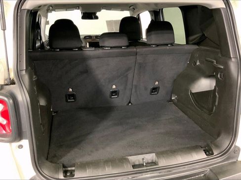 Used 2023 Jeep Renegade Latitude image 4