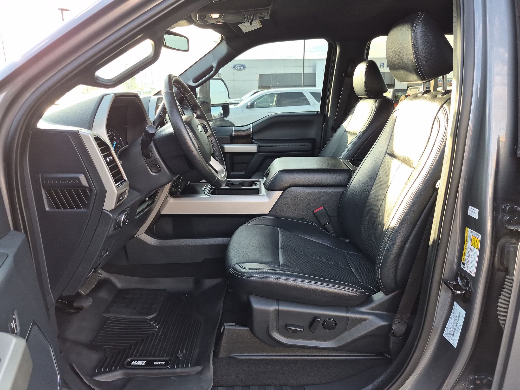 Certified 2022 Ford F350 Lariat w/ Black Appearance Package AWD/4WD image 17