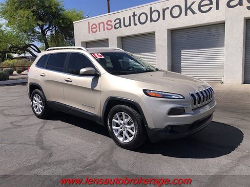 Used 2015 Jeep Cherokee Latitude w/ Comfort/Convenience Group FWD image 2