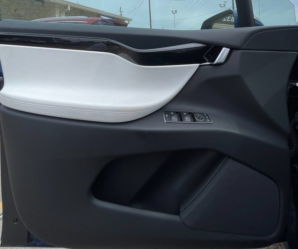 Used 2018 Tesla Model X 75D AWD/4WD image 33