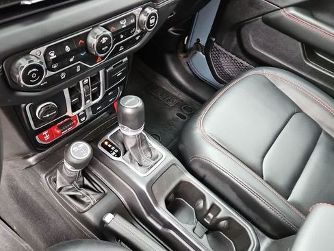 Used 2025 Jeep Gladiator Rubicon w/ Convenience Group AWD/4WD image 19