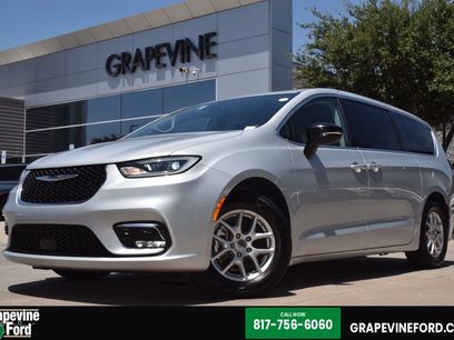 Used 2024 Chrysler Pacifica Touring-L