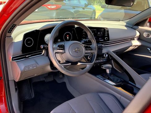 Used 2022 Hyundai Elantra SEL w/ Convenience Package FWD image 17