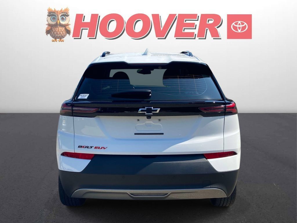Used 2023 Chevrolet Bolt EUV LT w/ Comfort Package FWD image 3