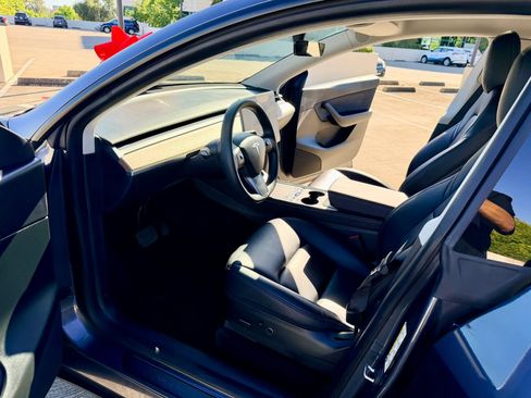 Used 2022 Tesla Model Y Long Range AWD/4WD image 17
