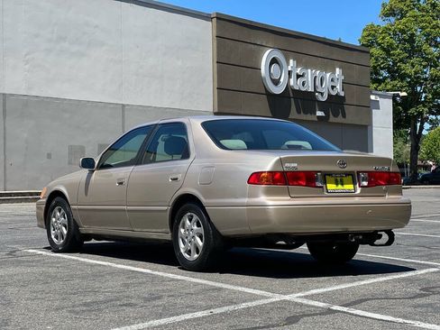 Used 2000 Toyota Camry LE image 3