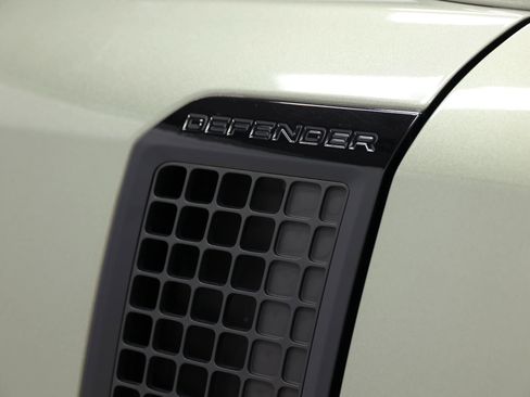 Used 2022 Land Rover Defender 110 SE image 86