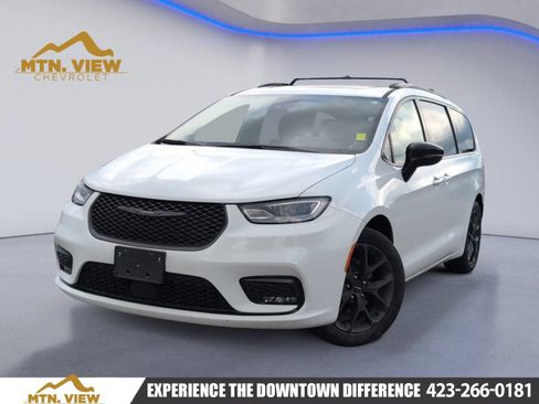 Used 2025 Chrysler Pacifica Limited FWD image 1