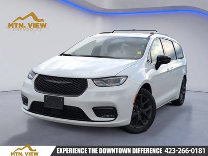 Used 2025 Chrysler Pacifica Limited