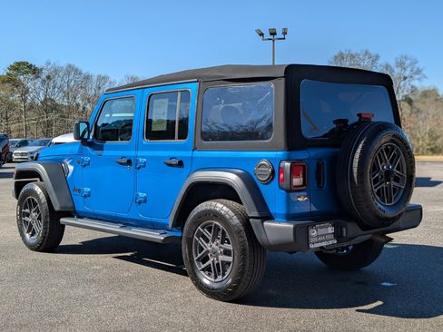 Used 2024 Jeep Wrangler Sport S image 7