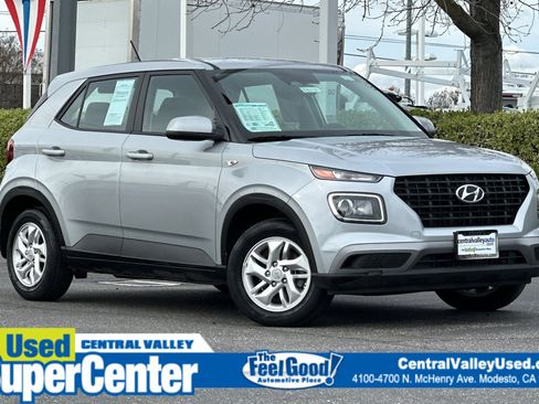 Used 2023 Hyundai Venue SE image 1