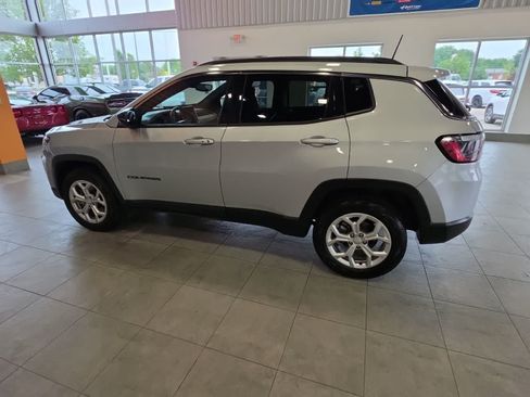 Used 2024 Jeep Compass Latitude AWD/4WD image 15