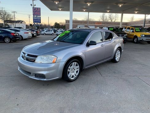 Used 2014 Dodge Avenger SE image 4