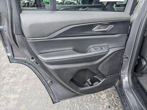 Used 2023 Jeep Grand Cherokee Altitude AWD/4WD image 15