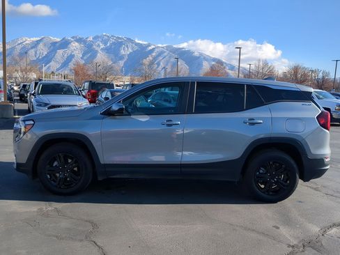 Used 2024 GMC Terrain SLE image 9