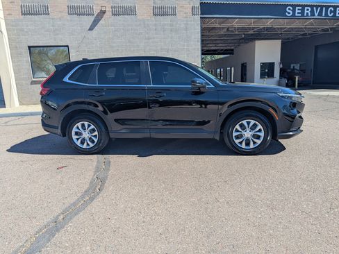 Used 2023 Honda CR-V LX image 2