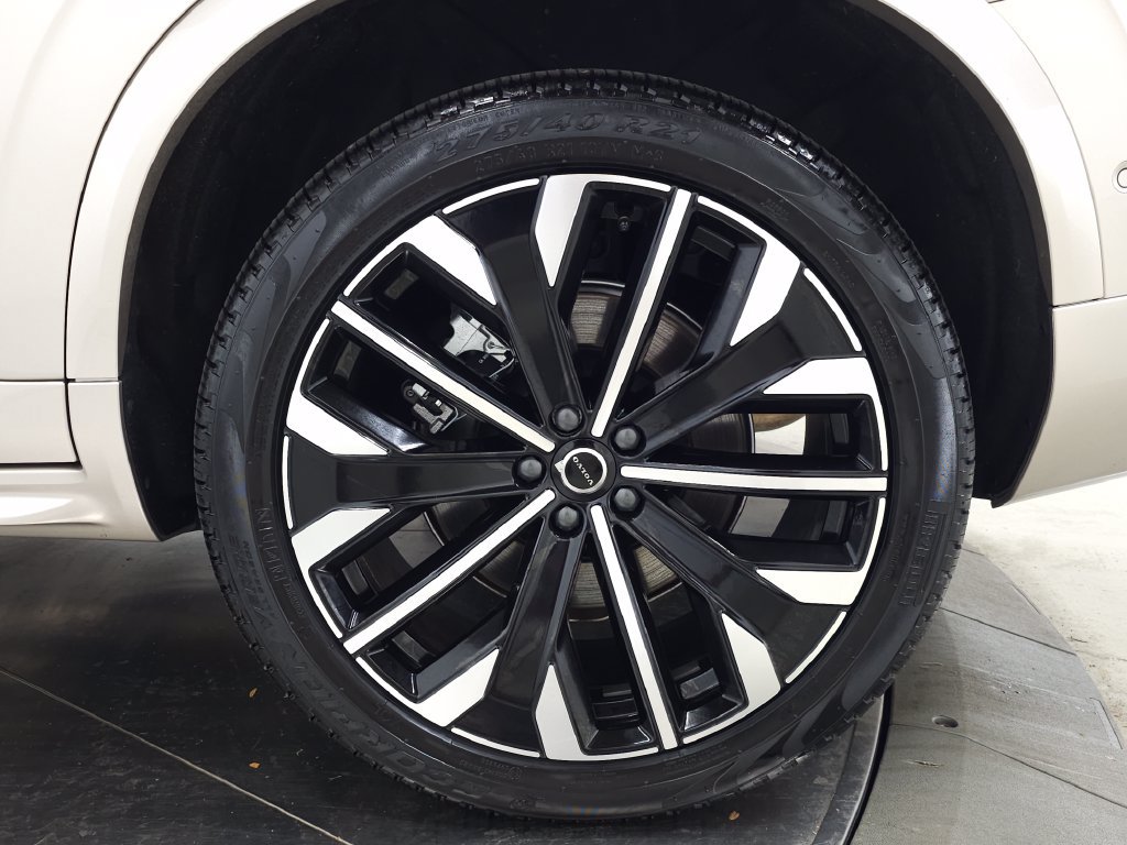Used 2026 Volvo XC90 T8 Plus w/ Protection Package Premier AWD/4WD image 7