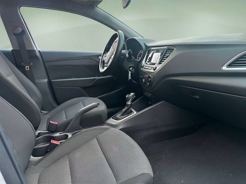Used 2021 Hyundai Accent SE FWD image 8