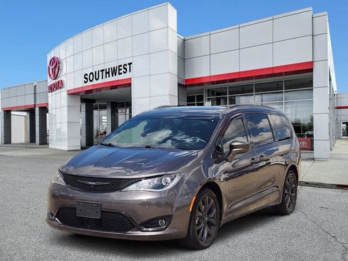 Used 2018 Chrysler Pacifica Touring-L Plus w/ Advanced Safetytec Group FWD image 2