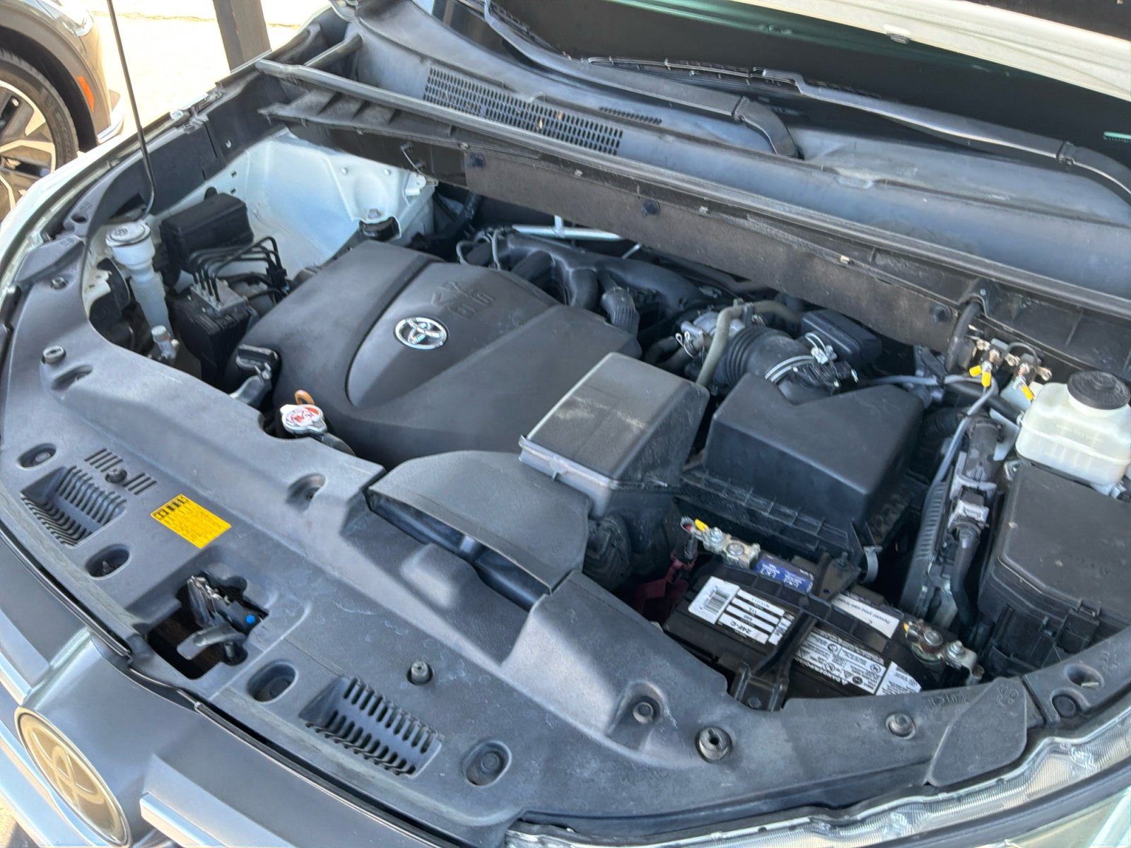 Used 2018 Toyota Highlander LE FWD image 27