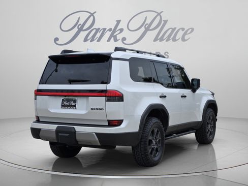 Used 2024 Lexus GX 550 AWD/4WD image 5