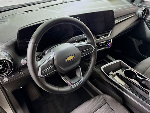 Used 2025 Chevrolet Equinox LT FWD image 12