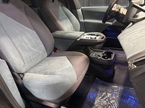 Used 2025 BMW iX M60 image 32