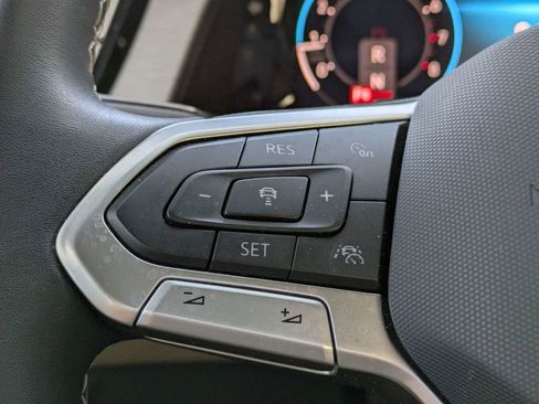 Used 2024 Volkswagen Atlas Cross Sport SE image 36