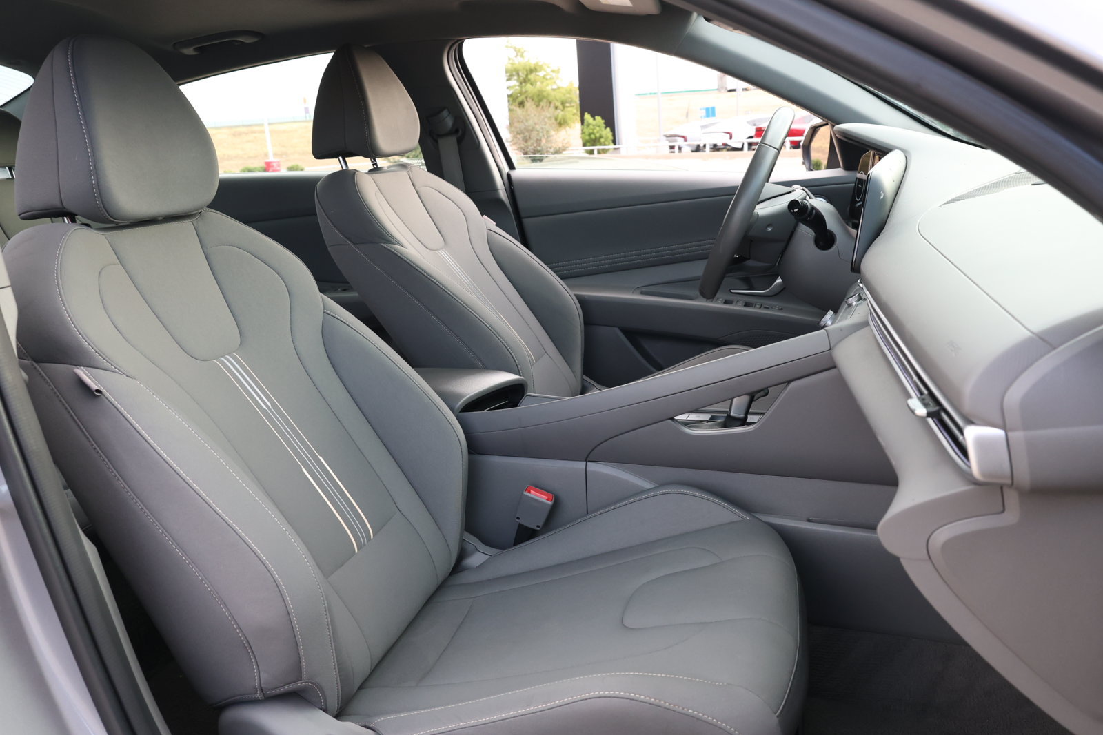 Used 2025 Hyundai Elantra SEL FWD image 32