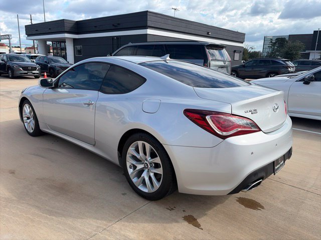Used 2014 Hyundai Genesis 3.8 RWD image 3