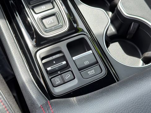 Used 2025 Honda Pilot Black Edition image 29