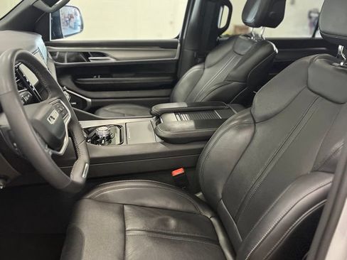 Used 2023 Jeep Wagoneer Series II AWD/4WD image 9