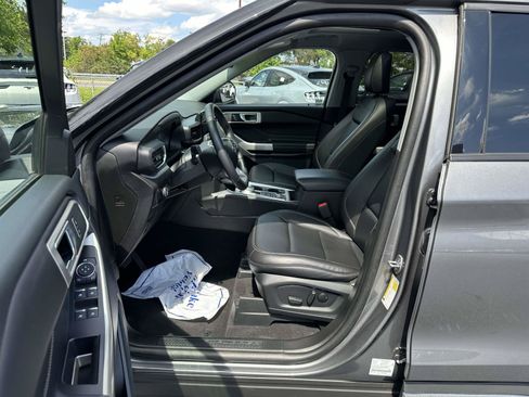 Certified 2023 Ford Explorer XLT w/ Equipment Group 202A AWD/4WD image 17