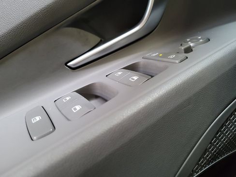Used 2024 Hyundai Elantra SE FWD image 27