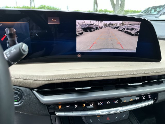 Used 2024 Cadillac XT4 Luxury w/ Cold Weather Package FWD image 25