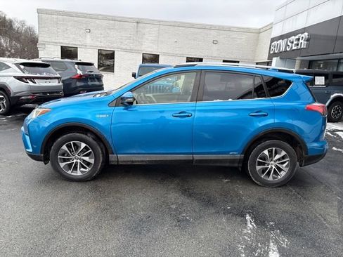 Used 2018 Toyota RAV4 XLE image 2