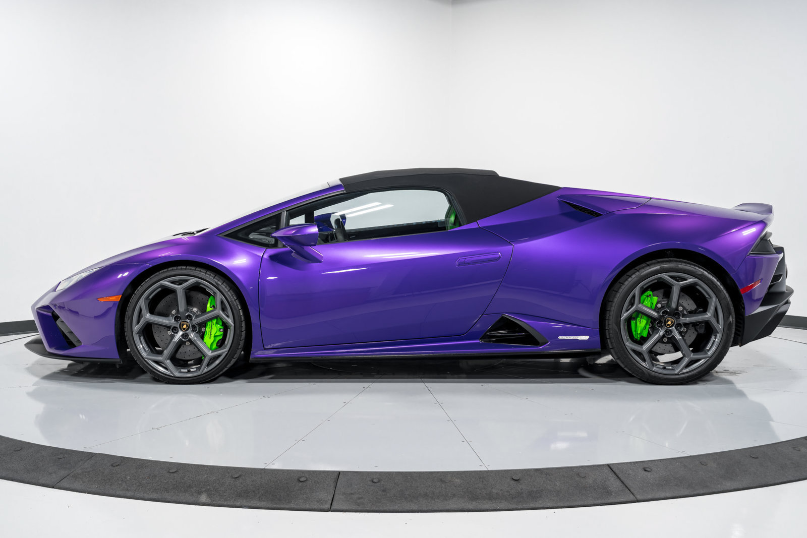 Used 2023 Lamborghini Huracan EVO RWD image 44