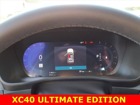Used 2024 Volvo XC40 B5 Ultimate image 17