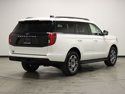 Used 2025 Ford Expedition Active image 9